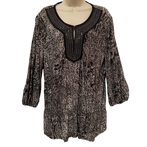 Dress Barn Tops - Dress Barn Women’s Animal Print size 1X Blouse Top Shirt Embellished Neckline